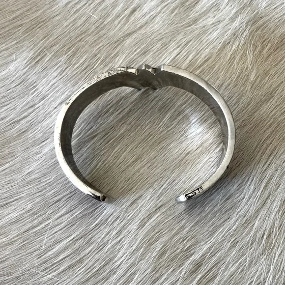 BUNDLE ME! Fun Wonder Woman fashion bracelet (OS adjustable) - Picture 4 of 8